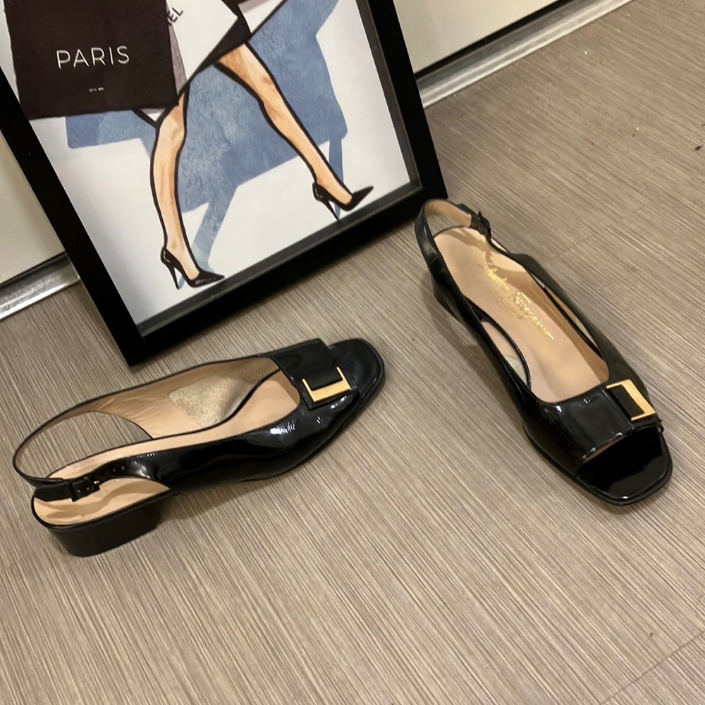 Salvatore Ferragamo patent leather slingback sandals black Size 10 - 2A width